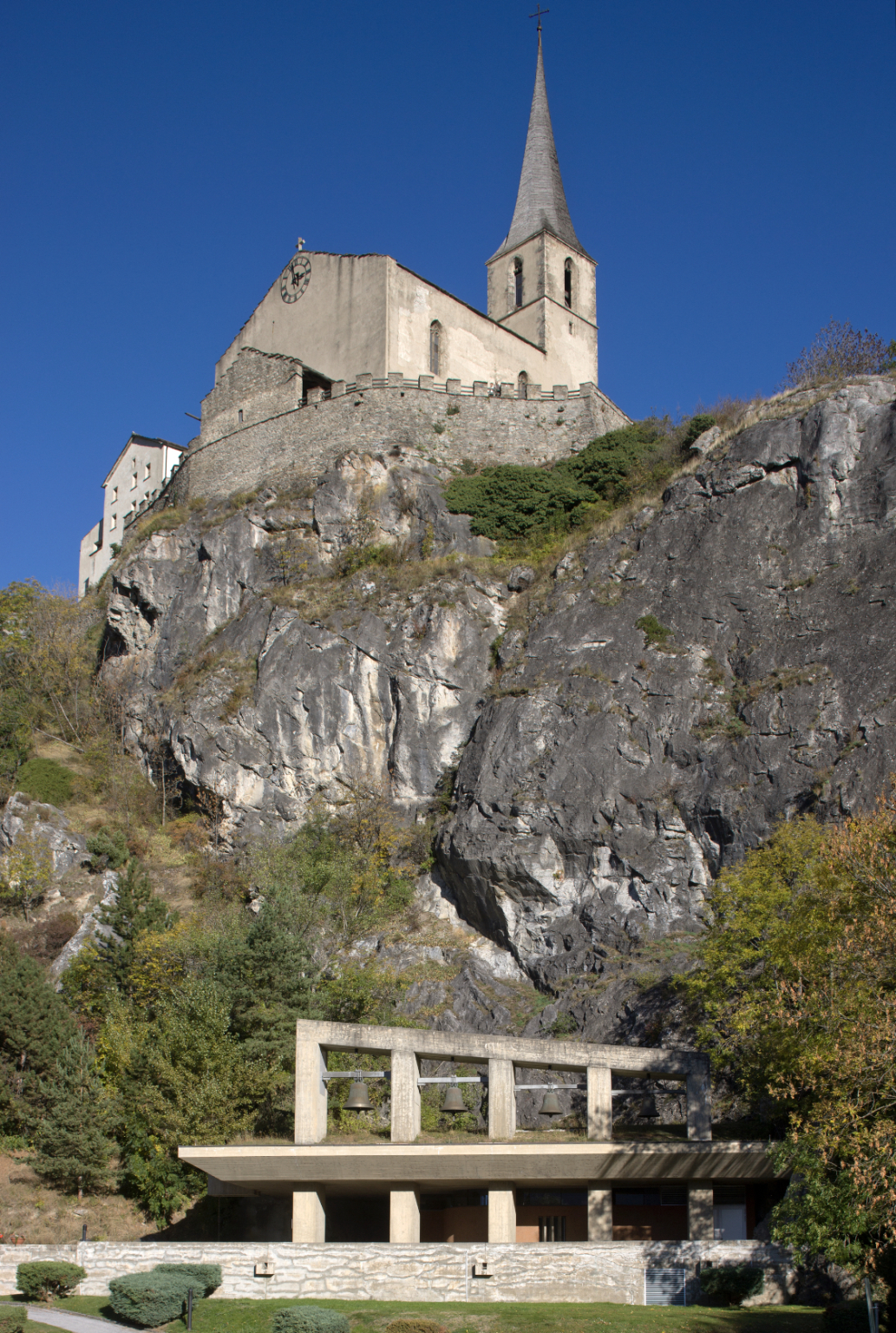 Felsenkirche und Burgkirche - Raron - Region Oberwallis