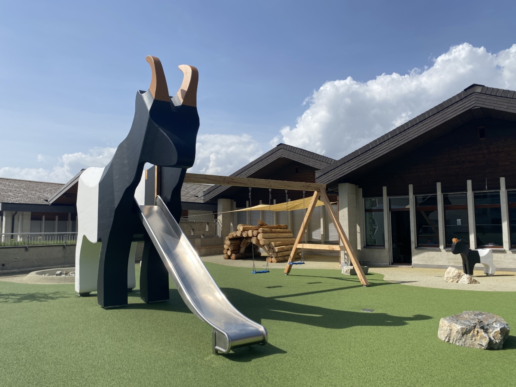 Spielplatz grosse Ziege